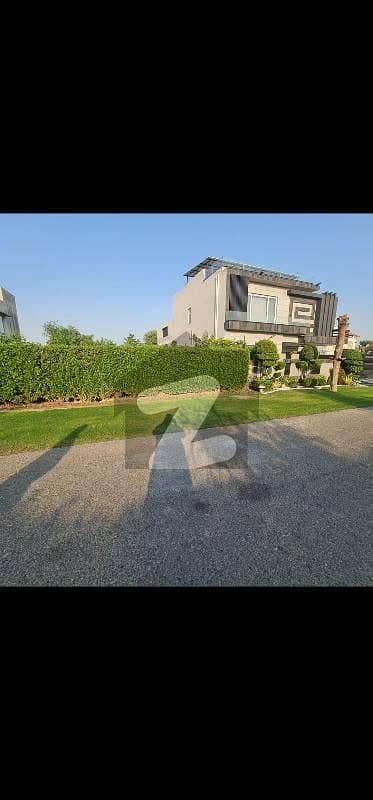 1-KANAL POSSESSION PLOT HOT LOCATION DIRECT OPPORACH NEAR TO PARK SORROUNDING HOUSES