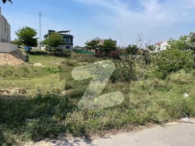 ڈی ایچ اے فیز 6 - بلاک این فیز 6,ڈیفنس (ڈی ایچ اے),لاہور میں 1 کنال رہائشی پلاٹ 3.55 کروڑ میں برائے فروخت۔