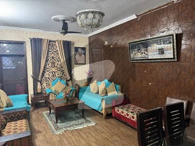 علامہ اقبال ٹاؤن لاہور میں 5 کمروں کا 10 مرلہ مکان 4.99 کروڑ میں برائے فروخت۔