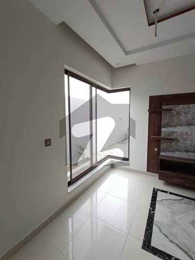 1000sq yd Luxury Villa with Designer Kitchen, Washroom and Elevation.