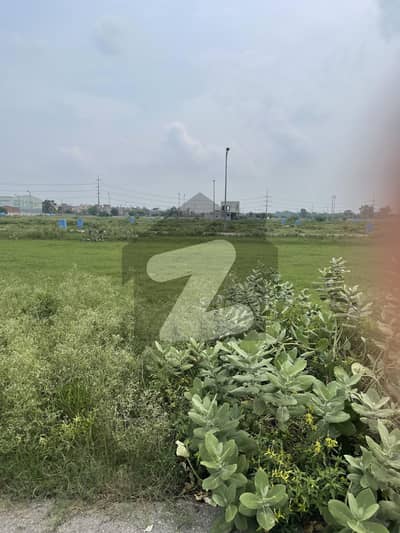 ڈی ایچ اے فیز 7 - بلاک یو فیز 7,ڈیفنس (ڈی ایچ اے),لاہور میں 1 کنال رہائشی پلاٹ 3.6 کروڑ میں برائے فروخت۔