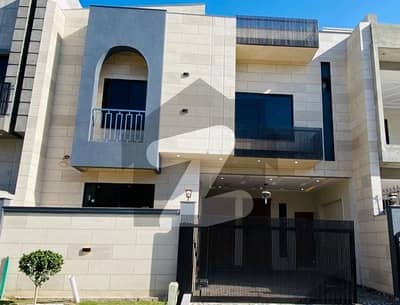 فیصل مارگلہ سٹی بی ۔ 17,اسلام آباد میں 6 کمروں کا 8 مرلہ مکان 3.9 کروڑ میں برائے فروخت۔