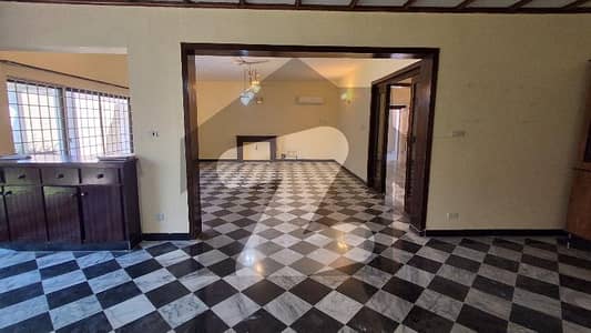 ای ۔ 7 اسلام آباد میں 5 کمروں کا 1 کنال مکان 10.0 لاکھ میں کرایہ پر دستیاب ہے۔