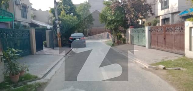 ایڈن ایوینیو ایڈن,لاہور میں 3 کمروں کا 10 مرلہ مکان 3.35 کروڑ میں برائے فروخت۔