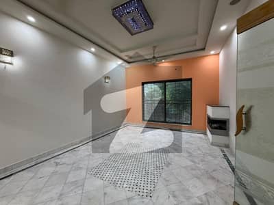 ڈی ایچ اے فیز 5 ڈیفنس (ڈی ایچ اے),لاہور میں 4 کمروں کا 10 مرلہ مکان 2.5 لاکھ میں کرایہ پر دستیاب ہے۔