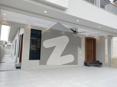 جی ۔ 13/2 جی ۔ 13,اسلام آباد میں 7 کمروں کا 1 کنال مکان 14.5 کروڑ میں برائے فروخت۔