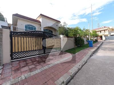 بحریہ ٹاؤن فیز 3 بحریہ ٹاؤن راولپنڈی,راولپنڈی میں 6 کمروں کا 1 کنال مکان 15.0 کروڑ میں برائے فروخت۔