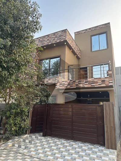 5 Marla House For Rent in bahria Town Lahore.