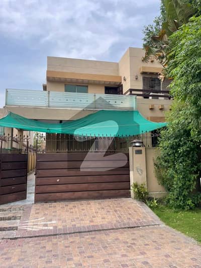 10 Marla House For Rent With Basement & Servant Quarter