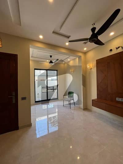 الکبیر ٹاؤن رائیونڈ روڈ,لاہور میں 3 کمروں کا 3 مرلہ مکان 1.6 کروڑ میں برائے فروخت۔