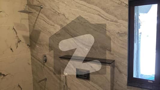 Prime loaction newly renvoted house front back garden ideal for foreigners-