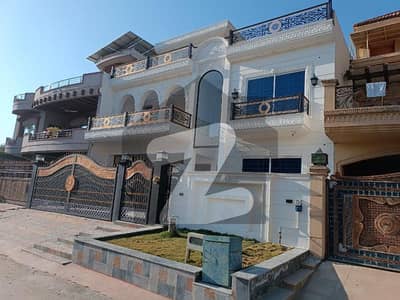 جی ۔ 13 اسلام آباد میں 8 کمروں کا 14 مرلہ مکان 11.75 کروڑ میں برائے فروخت۔