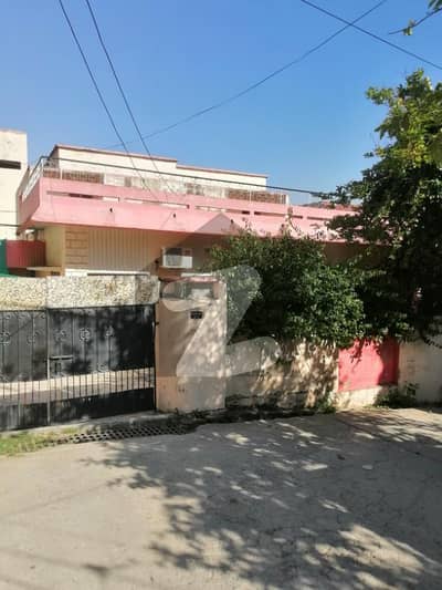 پشاور روڈ راولپنڈی میں 4 کمروں کا 16 مرلہ زیریں پورشن 3.5 کروڑ میں برائے فروخت۔