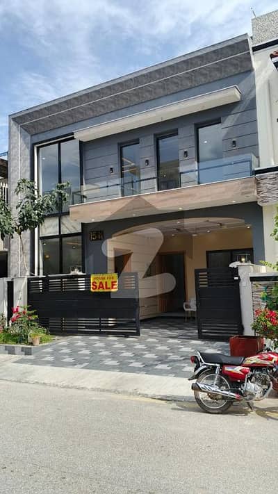 فیصل ٹاؤن فیز 1 - بلاک اے فیصل ٹاؤن فیز 1,فیصل ٹاؤن - ایف ۔ 18,اسلام آباد میں 7 کمروں کا 8 مرلہ مکان 3.8 کروڑ میں برائے فروخت۔