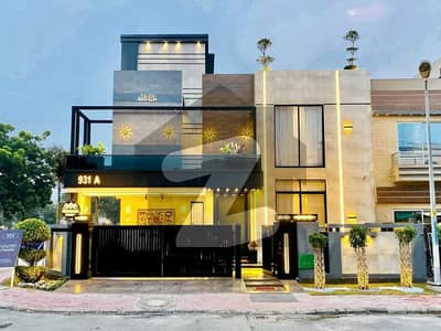 11.77 Marla Corner Nearby Park & Market hot location 80 feet road