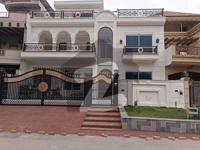 جی ۔ 13 اسلام آباد میں 6 کمروں کا 14 مرلہ مکان 11.75 کروڑ میں برائے فروخت۔