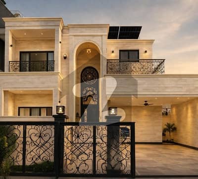 ڈی ایچ اے فیز 8 سابقہ ایئر ایوینیو ڈی ایچ اے فیز 8,ڈی ایچ اے ڈیفینس,لاہور میں 4 کمروں کا 10 مرلہ مکان 4.59 کروڑ میں برائے فروخت۔