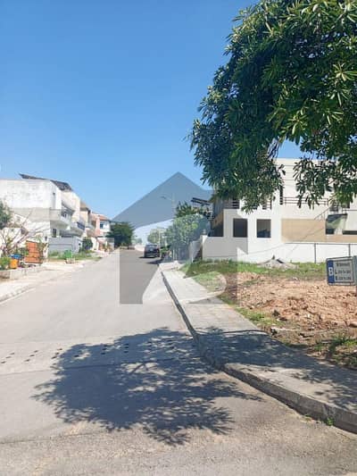 زراج سکیم ۔ سیکٹر اے زراج ہاؤسنگ سکیم,اسلام آباد میں 14 مرلہ رہائشی پلاٹ 2.5 کروڑ میں برائے فروخت۔