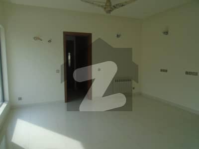 Prime Location Close End Street Size 50x90=500sqyds CDA Transfer Single Owener-