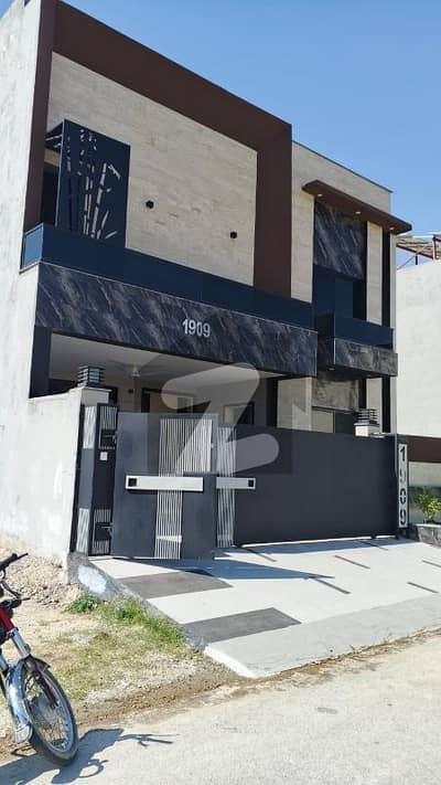 10 marla Double heighted luxury house for sale