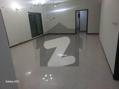 10 MARLA 3 BED FLAT AVAILABLE FOR RENT WITH GAS IN ASKARI 11