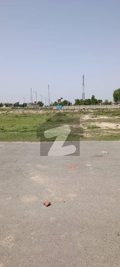 ڈی ایچ اے فیز9 پریزم - بلاک ای ڈی ایچ اے فیز9 پریزم,ڈی ایچ اے ڈیفینس,لاہور میں 1 کنال رہائشی پلاٹ 1.8 کروڑ میں برائے فروخت۔