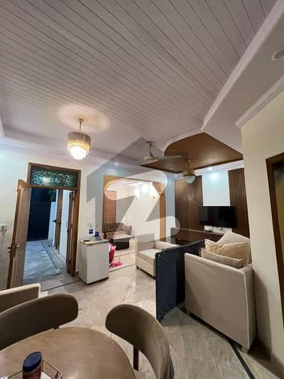 جوہر ٹاؤن فیز 2 جوہر ٹاؤن,لاہور میں 4 کمروں کا 5 مرلہ مکان 1.25 لاکھ میں کرایہ پر دستیاب ہے۔