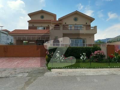 ڈی ۔ 12/3 ڈی ۔ 12,اسلام آباد میں 9 کمروں کا 1 کنال مکان 25.0 کروڑ میں برائے فروخت۔