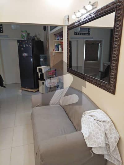 کلفٹن ۔ بلاک 5 کلفٹن,کراچی میں 2 کمروں کا 5 مرلہ فلیٹ 2.3 کروڑ میں برائے فروخت۔