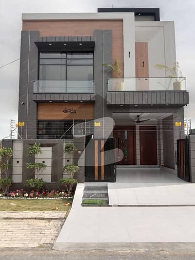 سینٹرل پارک ہاؤسنگ سکیم لاہور میں 3 کمروں کا 5 مرلہ مکان 2.4 کروڑ میں برائے فروخت۔