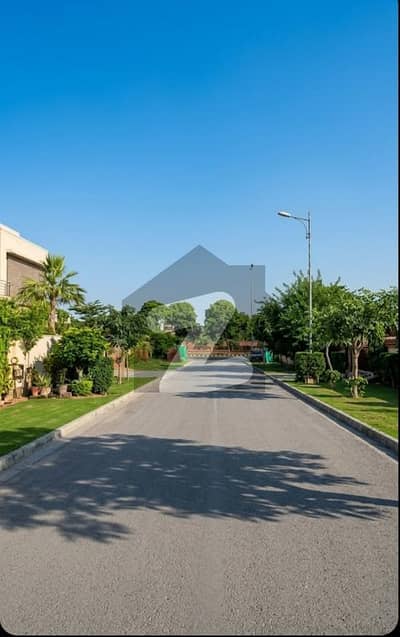 Prime Location , Near Park & Masjid - Walking Distance to Market