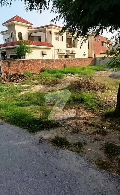 ڈی ایچ اے فیز 6 - بلاک سی فیز 6,ڈیفنس (ڈی ایچ اے),لاہور میں 1 کنال رہائشی پلاٹ 6.5 کروڑ میں برائے فروخت۔