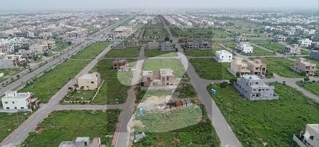 ڈی ایچ اے فیز 7 - بلاک زیڈ2 ڈی ایچ اے فیز 7,ڈیفنس (ڈی ایچ اے),لاہور میں 2 کنال رہائشی پلاٹ 4.95 کروڑ میں برائے فروخت۔