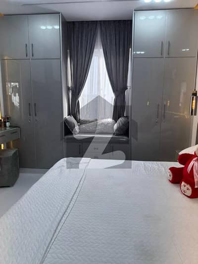 ڈی ایچ اے فیز 8 ڈی ایچ اے ڈیفینس,کراچی میں 4 کمروں کا 5 مرلہ مکان 2.0 لاکھ میں کرایہ پر دستیاب ہے۔