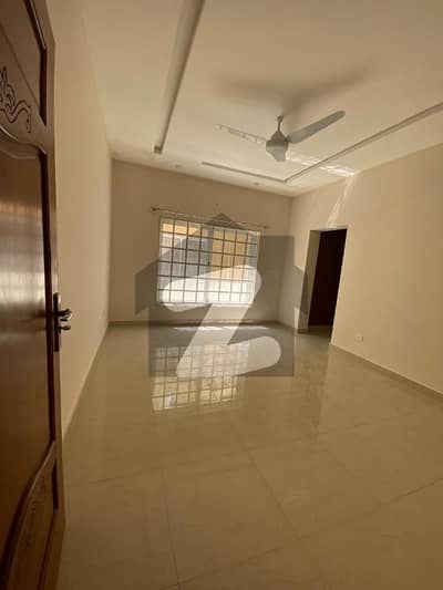 ڈی ۔ 12 اسلام آباد میں 5 مرلہ Studio بالائی پورشن 85.0 ہزار میں کرایہ پر دستیاب ہے۔