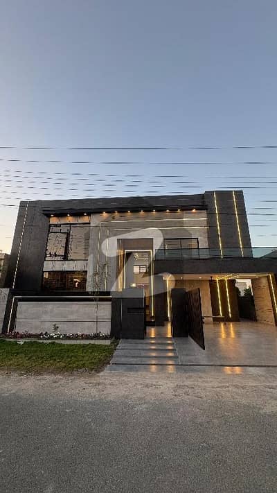 نیسپاک سکیم فیز 3 ڈیفینس روڈ,لاہور میں 6 کمروں کا 1 کنال مکان 6.5 کروڑ میں برائے فروخت۔