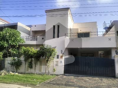 10 Marla 5Bed (2at ground floor) Tipu design Near to Park