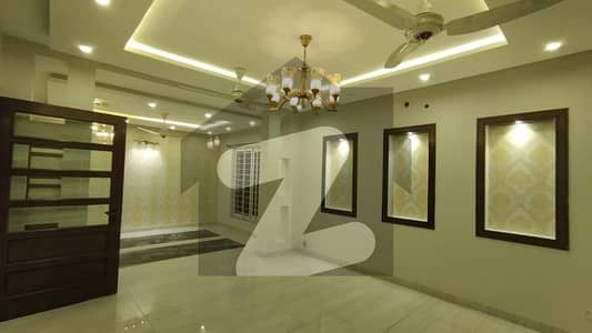 بحریہ ٹاؤن فیز 3 بحریہ ٹاؤن راولپنڈی,راولپنڈی میں 5 کمروں کا 1 کنال مکان 9.25 کروڑ میں برائے فروخت۔