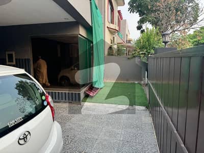 بحریہ ٹاؤن فیز 2 بحریہ ٹاؤن راولپنڈی,راولپنڈی میں 5 کمروں کا 10 مرلہ مکان 4.25 کروڑ میں برائے فروخت۔