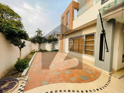 ڈی ایچ اے فیز 2 - بلاک ٹی فیز 2,ڈیفنس (ڈی ایچ اے),لاہور میں 5 کمروں کا 1 کنال مکان 7.5 کروڑ میں برائے فروخت۔