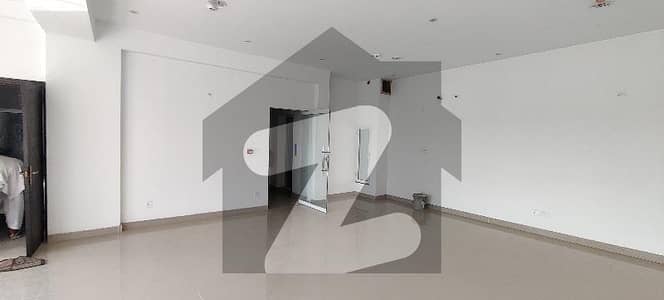 ڈی ایچ اے فیز 7 - بلاک ایکس فیز 7,ڈیفنس (ڈی ایچ اے),لاہور میں 4 مرلہ Studio عمارت 3.0 لاکھ میں کرایہ پر دستیاب ہے۔