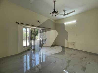 35x80 Fully Renovated Upper Available for Rent Located In I-8/3