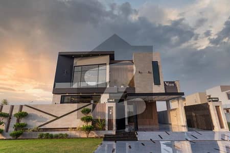 ڈی ایچ اے فیز 7 - بلاک یو فیز 7,ڈیفنس (ڈی ایچ اے),لاہور میں 5 کمروں کا 1 کنال مکان 6.75 کروڑ میں برائے فروخت۔