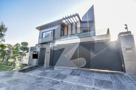 ڈی ایچ اے فیز 8 ڈیفنس (ڈی ایچ اے),لاہور میں 4 کمروں کا 10 مرلہ مکان 4.7 کروڑ میں برائے فروخت۔