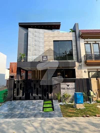 ڈی ایچ اے 9 ٹاؤن ڈیفنس (ڈی ایچ اے),لاہور میں 3 کمروں کا 5 مرلہ مکان 2.9 کروڑ میں برائے فروخت۔