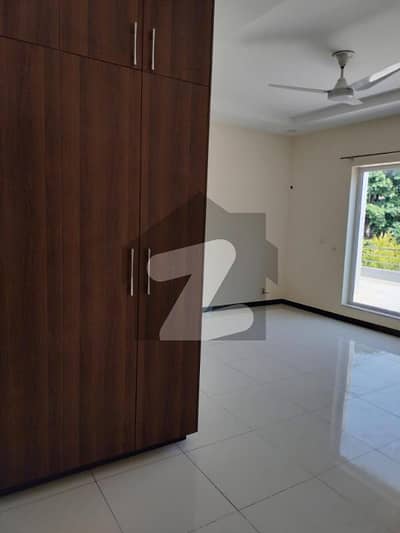 آئی ۔ 8 اسلام آباد میں 3 کمروں کا 14 مرلہ بالائی پورشن 1.65 لاکھ میں کرایہ پر دستیاب ہے۔