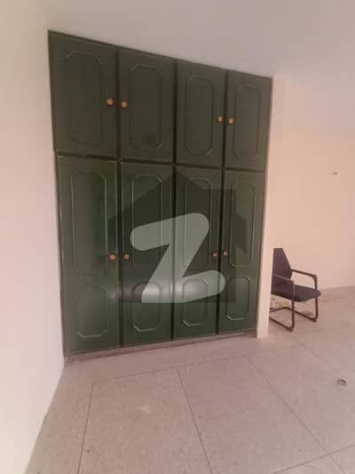 اَپر مال لاہور میں 4 کمروں کا 10 مرلہ مکان 2.25 لاکھ میں کرایہ پر دستیاب ہے۔