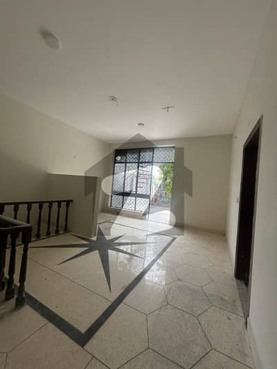 ڈی ایچ اے فیز 1 ڈیفنس (ڈی ایچ اے),لاہور میں 3 کمروں کا 10 مرلہ مکان 1.5 لاکھ میں کرایہ پر دستیاب ہے۔