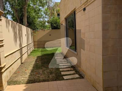 ڈی ایچ اے فیز 8 ڈی ایچ اے ڈیفینس,کراچی میں 4 کمروں کا 1 کنال مکان 5.0 لاکھ میں کرایہ پر دستیاب ہے۔