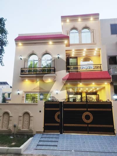 بحریہ ٹاؤن ۔ سیکٹر ایف بحریہ ٹاؤن,لاہور میں 3 کمروں کا 5 مرلہ مکان 1.6 کروڑ میں برائے فروخت۔